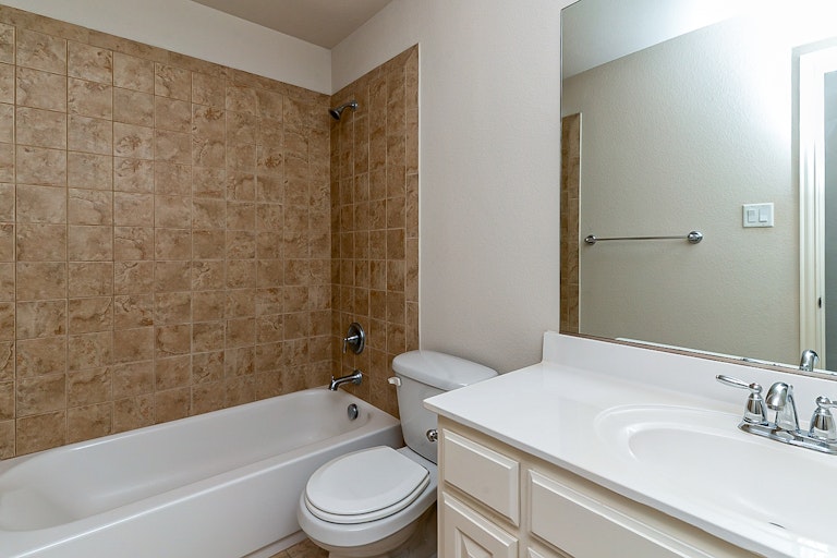 Photo 23 of 37 - 4712 Eddleman Dr, Fort Worth, TX 76244