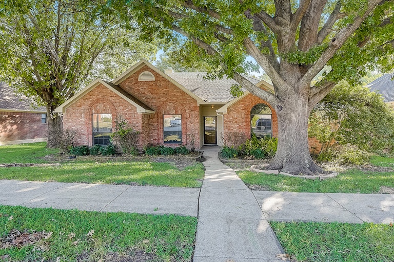 Photo 11 of 38 - 1926 Orchard Trl, Garland, TX 75040