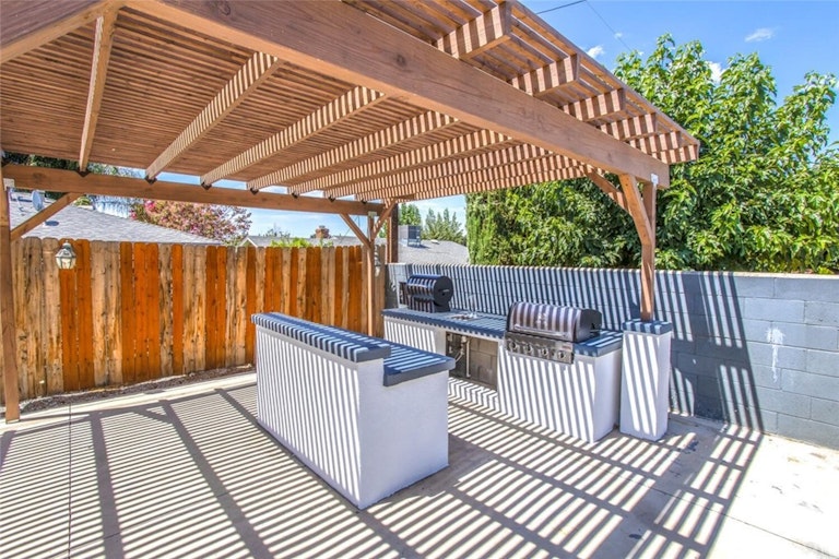 Photo 31 of 35 - 35565 Mountain View St, Yucaipa, CA 92399