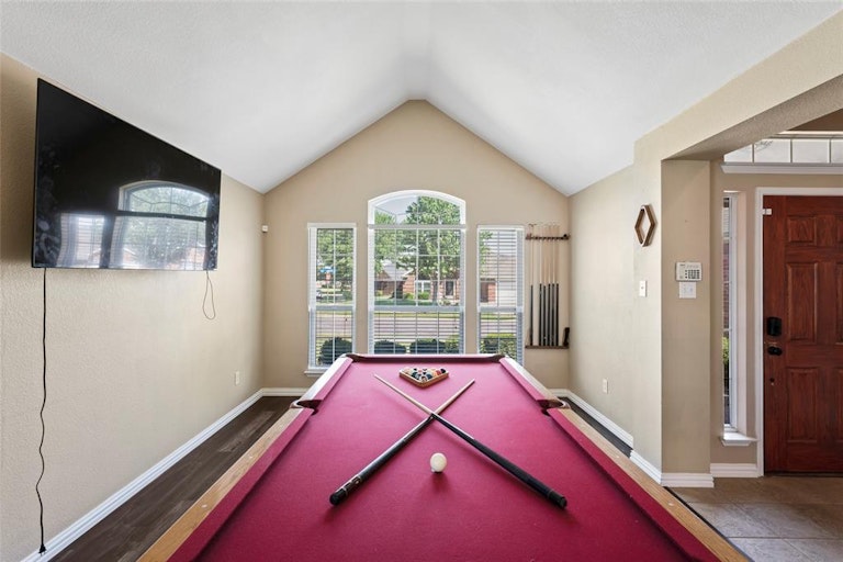 Photo 14 of 39 - 318 Fort Edward Dr, Arlington, TX 76002