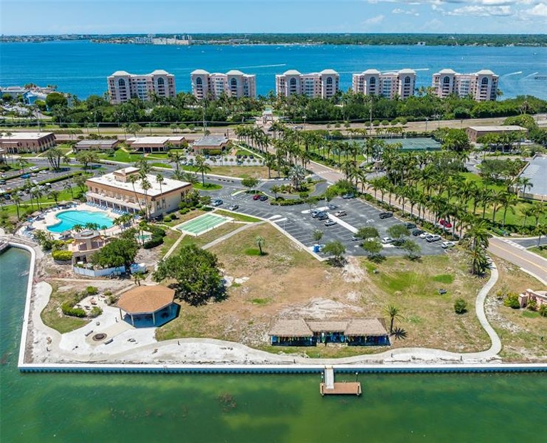Photo 36 of 37 - 4900 Brittany Dr S #311, Saint Petersburg, FL 33715