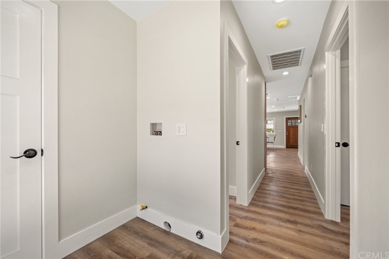 Photo 19 of 25 - 3321 W 27th St, Los Angeles, CA 90018