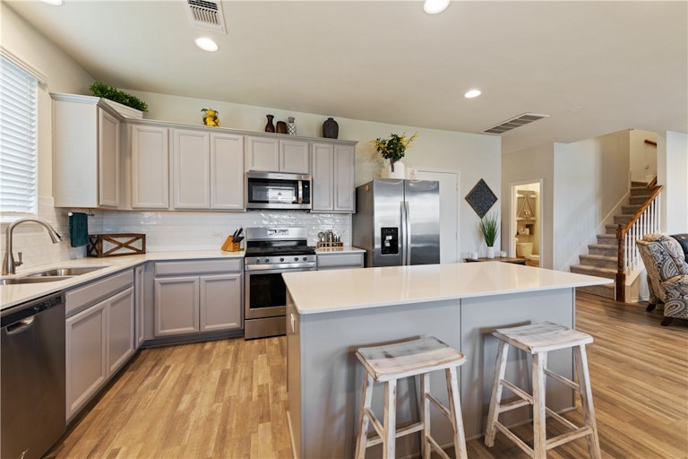Photo 11 of 37 - 1517 Cliffbrake Way, Georgetown, TX 78626