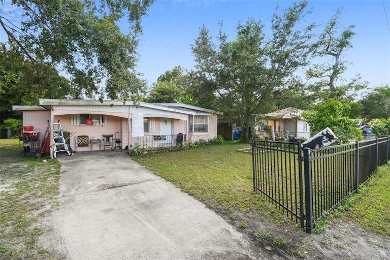 Photo 7 of 37 - 1407 E 143rd Ave, Tampa, FL 33613
