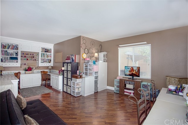 Photo 19 of 53 - 17264 Bluff Vista Ct, Riverside, CA 92503