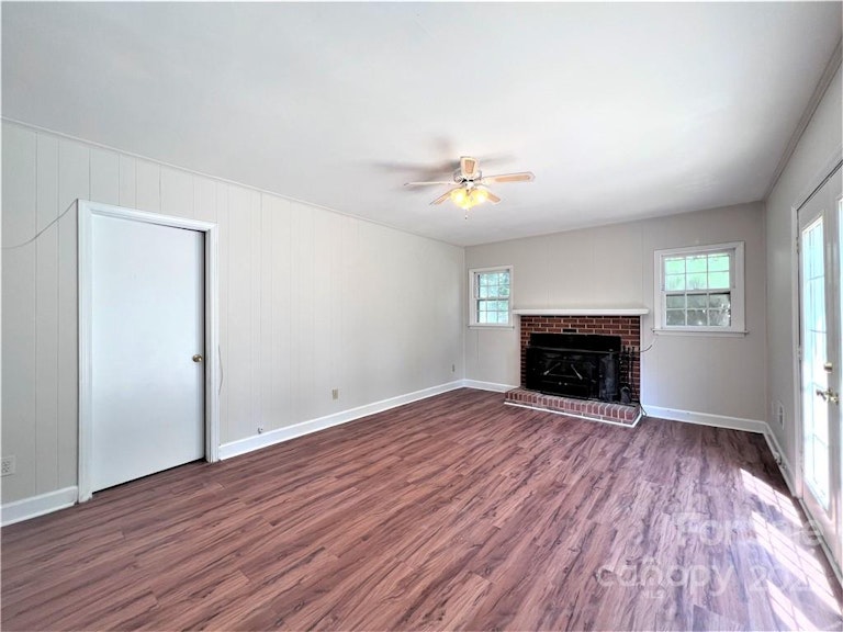Photo 3 of 33 - 7427 Meadowdale Ln, Charlotte, NC 28212