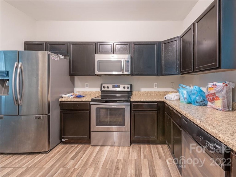 Photo 22 of 35 - 926 Corvus Ct, Charlotte, NC 28216