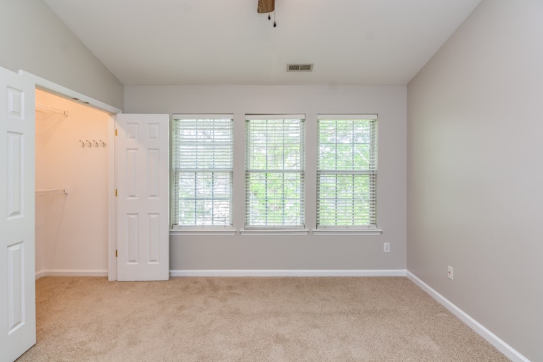 Photo 7 of 18 - 5725 Corbon Crest Ln, Raleigh, NC 27612