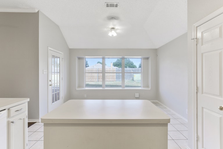 Photo 9 of 25 - 7428 Amber Dr, Watauga, TX 76148