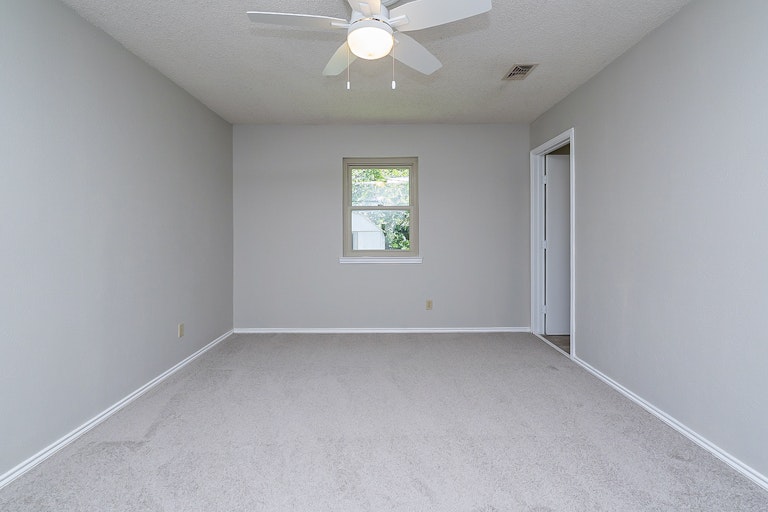 Photo 15 of 18 - 1708 Oak Tree Dr, Denton, TX 76209