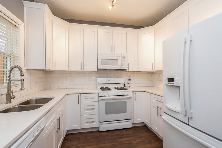 Photo 2 of 25 - 528 Misty Groves Cir, Morrisville, NC 27560