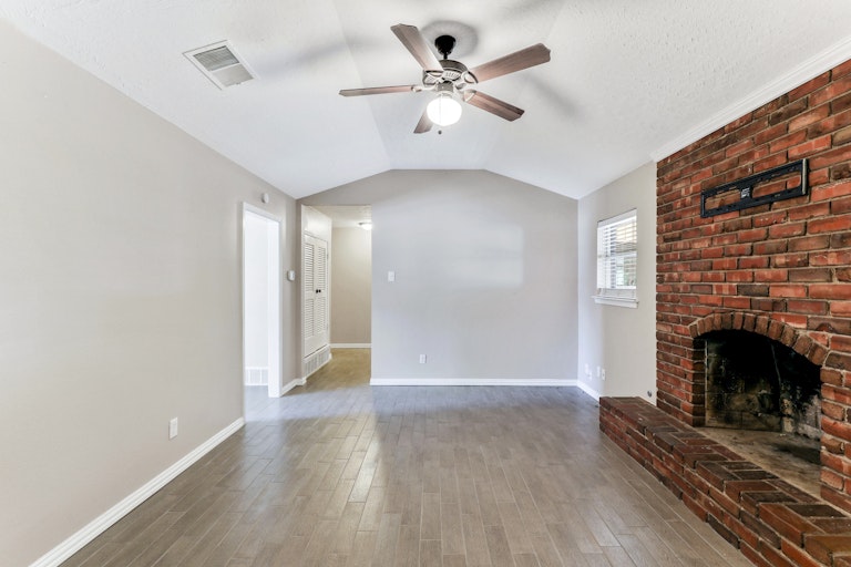 Photo 1 of 25 - 7008 Shauna Dr, North Richland Hills, TX 76180