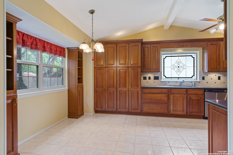 Photo 12 of 29 - 2035 Morning Dove St, San Antonio, TX 78232