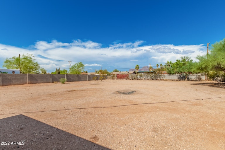 Photo 14 of 18 - 347 N Thunderbird Dr, Apache Junction, AZ 85120
