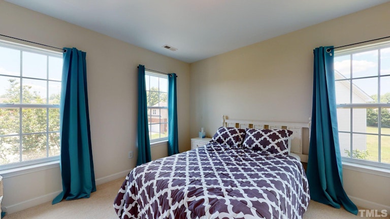 Photo 23 of 40 - 6209 Sparkling Brook Dr, Raleigh, NC 27616