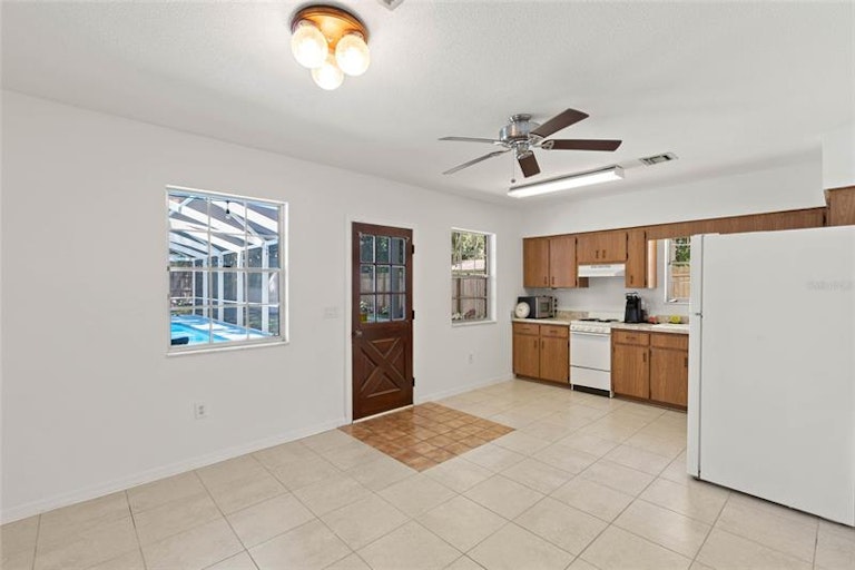 Photo 34 of 56 - 721 W Nelson St, Tavares, FL 32778