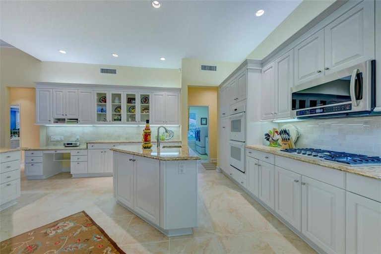 Photo 13 of 54 - 2107 Pinnacle Cir S, Palm Harbor, FL 34684