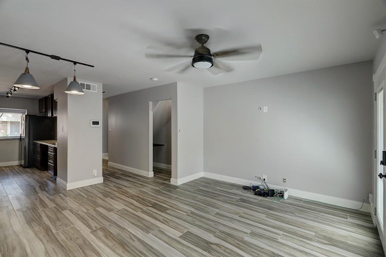 Photo 2 of 42 - 12643 Rip Van Winkle Dr, Houston, TX 77024
