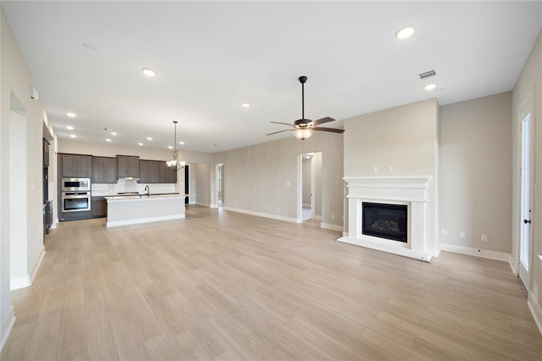 Photo 9 of 35 - 1617 Black Oak Dr, Rosharon, TX 77583