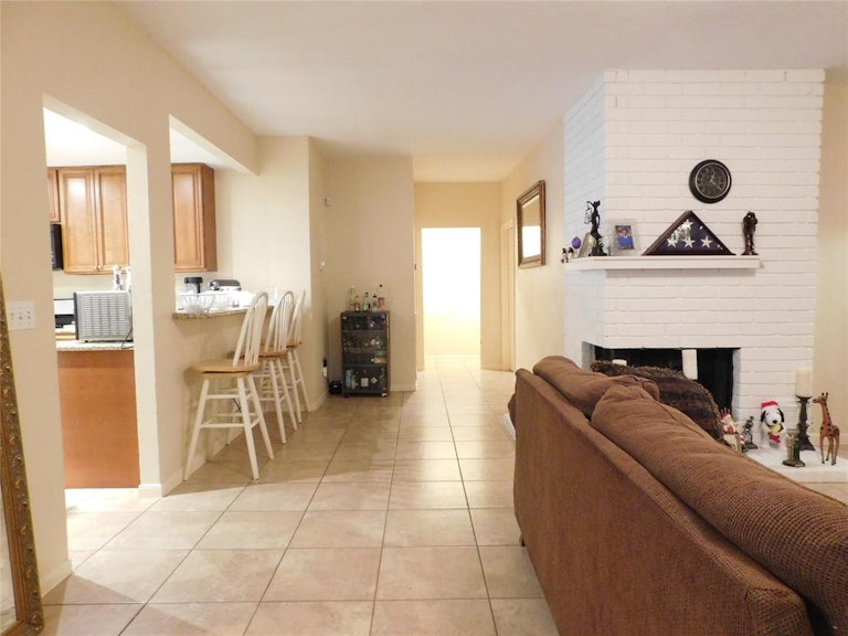 Photo 11 of 25 - 3910 Spring Meadow Dr, Pearland, TX 77584
