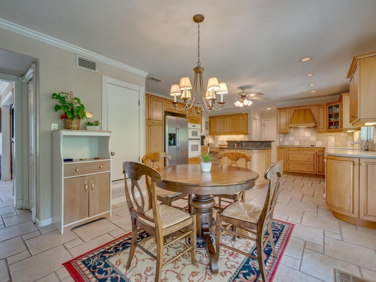 Photo 17 of 40 - 8800 Spring Lake Dr, Austin, TX 78750