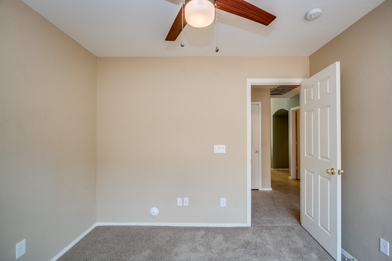 Photo 17 of 33 - 352 W Holstein Trl, San Tan Valley, AZ 85143