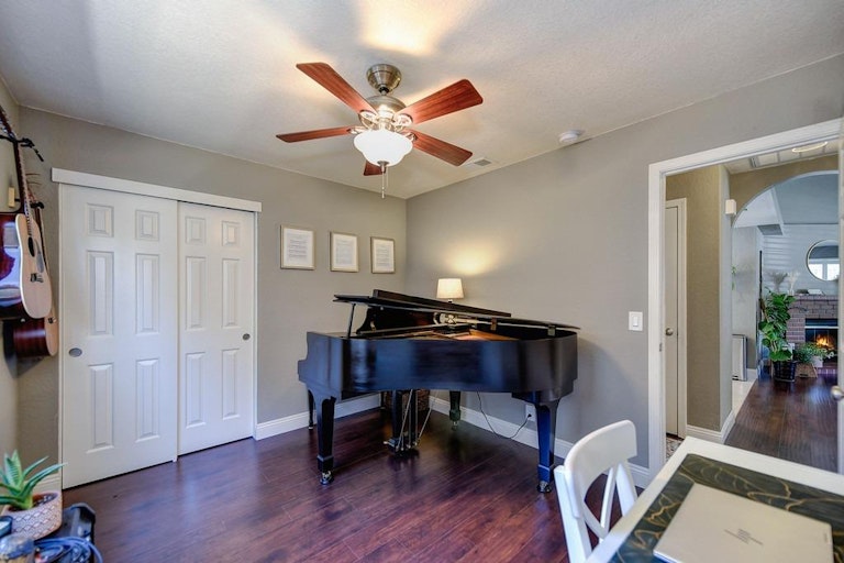 Photo 28 of 45 - 4120 Cedar Meadow Dr, Antelope, CA 95843