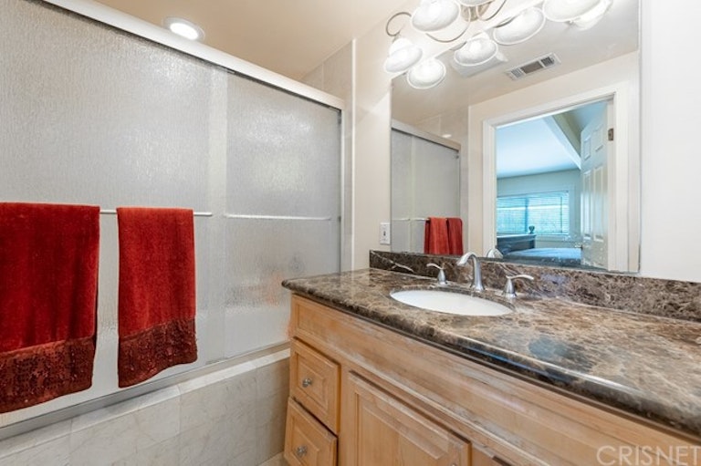 Photo 15 of 35 - 4705 Sophia Ave, Encino, CA 91436