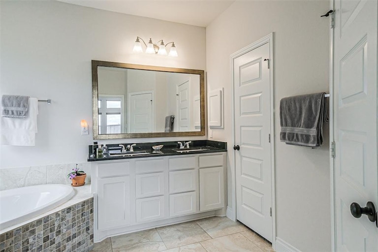 Photo 24 of 47 - 2722 Primrose Bloom Ln, Richmond, TX 77406