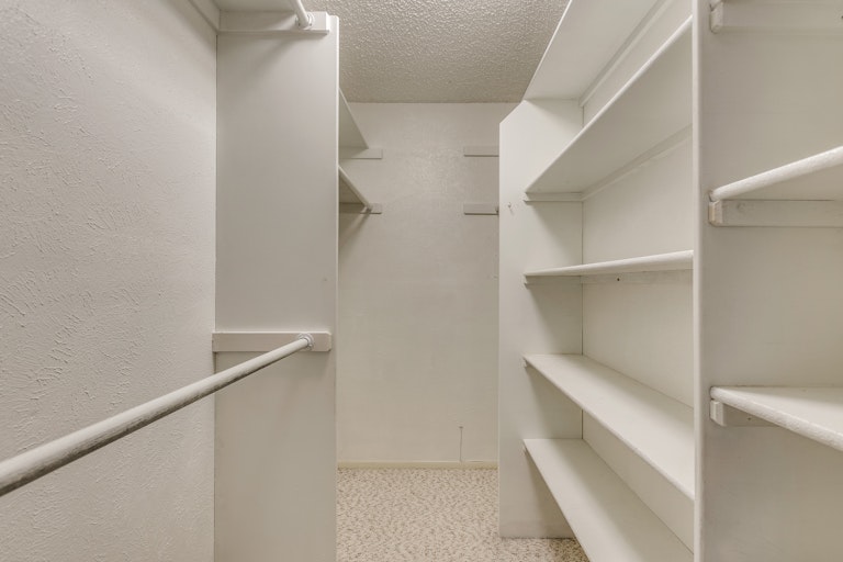 Photo 9 of 27 - 734 Red Wing Dr, Lewisville, TX 75067