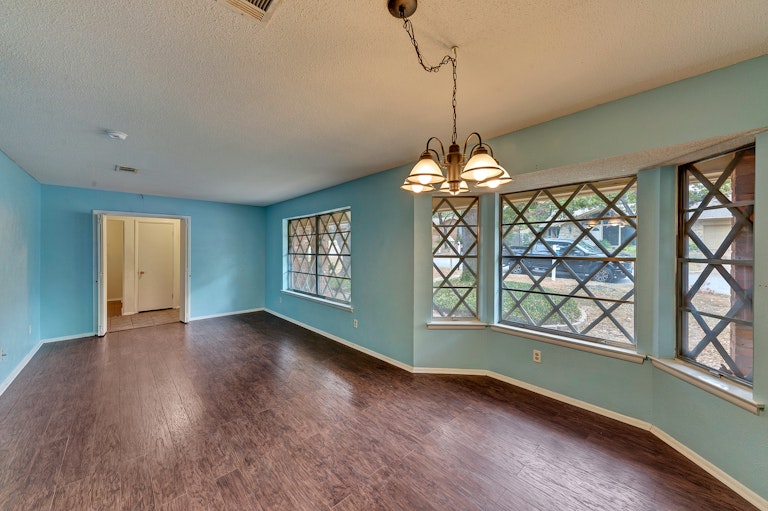 Photo 3 of 23 - 1424 Wreyhill Dr, Hurst, TX 76053