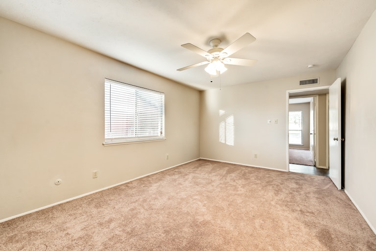 Photo 22 of 28 - 708 Green Canyon Dr, Mesquite, TX 75150