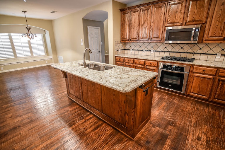 Photo 2 of 40 - 1204 Amy Dr, Allen, TX 75013