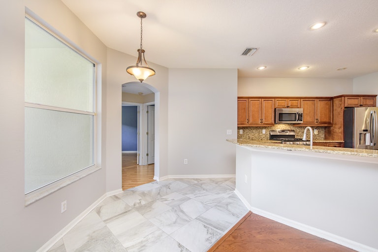 Photo 6 of 19 - 10610 Weybridge Dr, Tampa, FL 33626