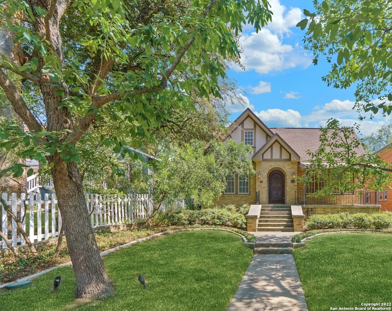 Photo 1 of 39 - 347 E Huisache Ave, San Antonio, TX 78212