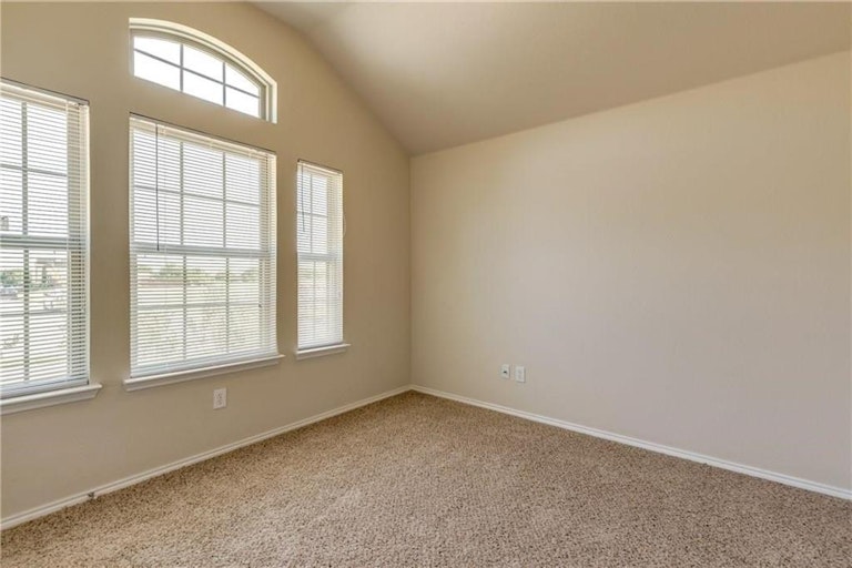 Photo 4 of 33 - 10045 Pronghorn Ln, Fort Worth, TX 76108