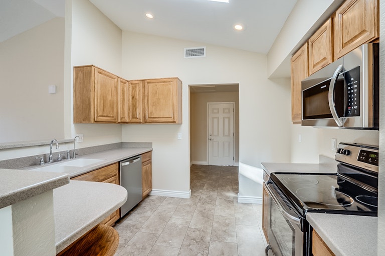 Photo 3 of 14 - 3217 N Ash Cir, Chandler, AZ 85224