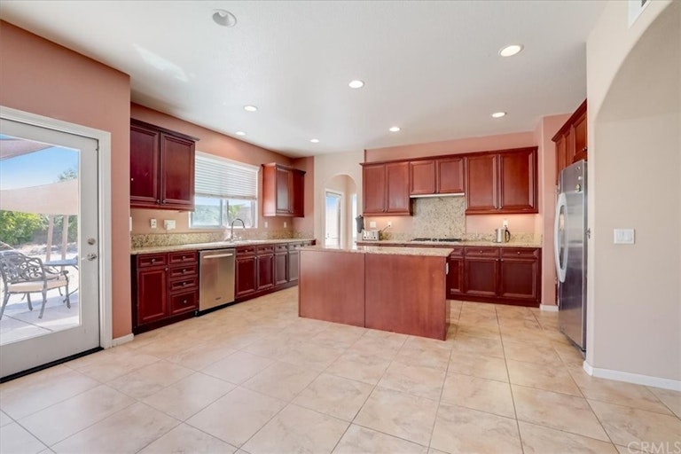 Photo 15 of 61 - 31916 Corte San Pablo, Winchester, CA 92596