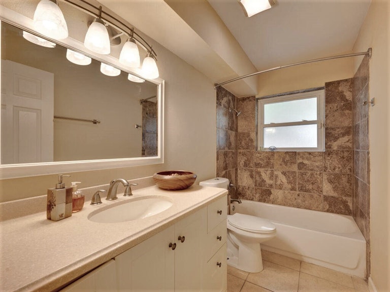 Photo 32 of 36 - 2019 Cheshire Dr, Austin, TX 78723