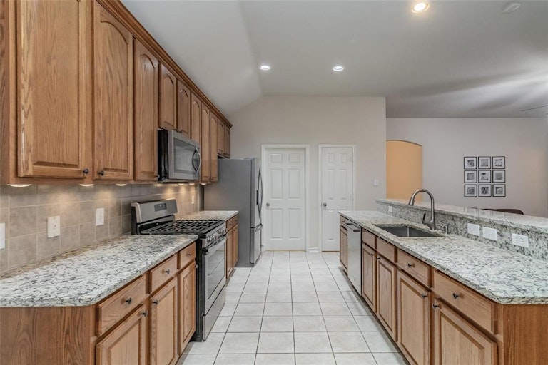 Photo 12 of 32 - 7816 Riverwalk Trl, McKinney, TX 75070