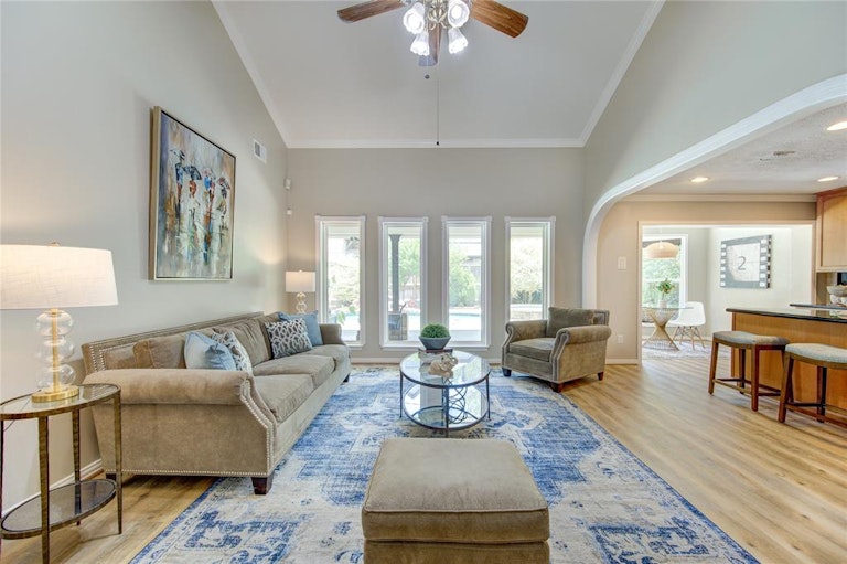 Photo 1 of 32 - 14118 Barryknoll Ln, Houston, TX 77079
