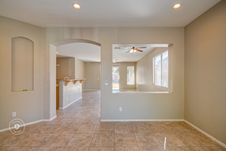 Photo 14 of 25 - 15927 W Maui Ln, Surprise, AZ 85379