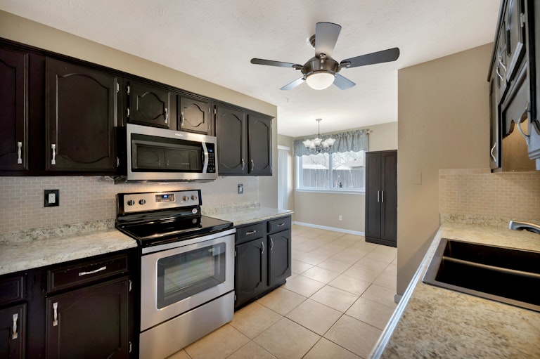 Photo 7 of 22 - 4559 Dove Tree Ct, Fort Worth, TX 76137