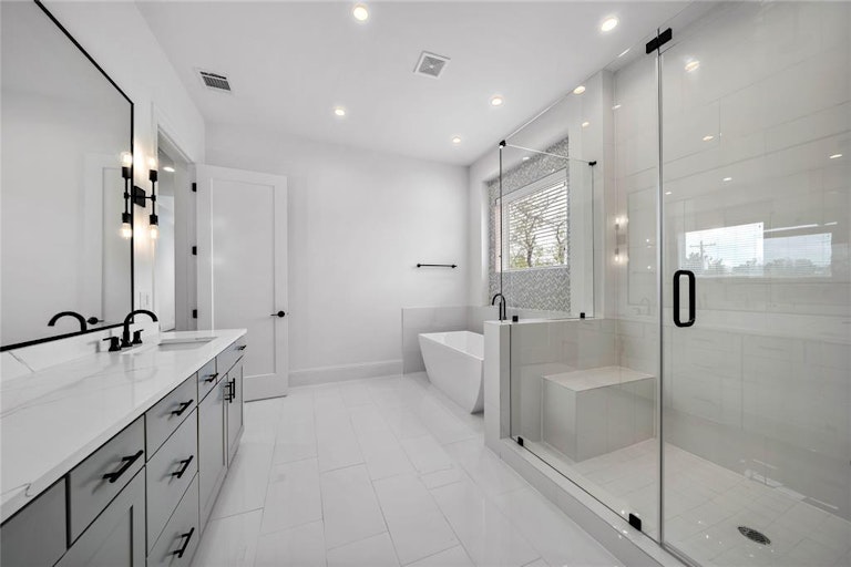 Photo 22 of 46 - 1420 Alexander St, Houston, TX 77008