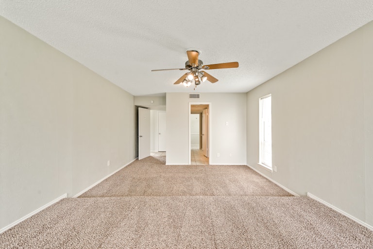 Photo 17 of 30 - 505 Perdido Dr, Garland, TX 75043
