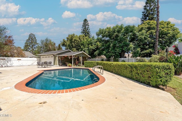 Photo 3 of 36 - 18681 Spaulding Ave, Santa Ana, CA 92705