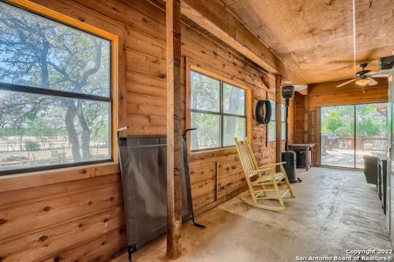 Photo 31 of 38 - 1122 Crescent Hill Dr, San Antonio, TX 78253