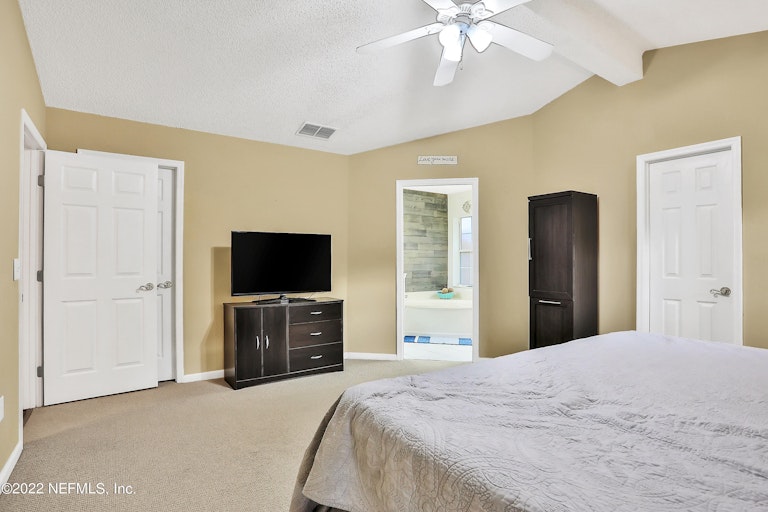 Photo 18 of 36 - 1444 Starboard Ct, Fleming Island, FL 32003