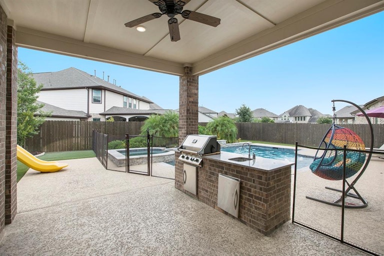 Photo 34 of 47 - 10610 Grace Hollow Dr, Cypress, TX 77433
