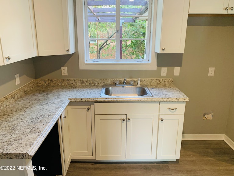 Photo 7 of 19 - 1354 Labelle St, Jacksonville, FL 32205